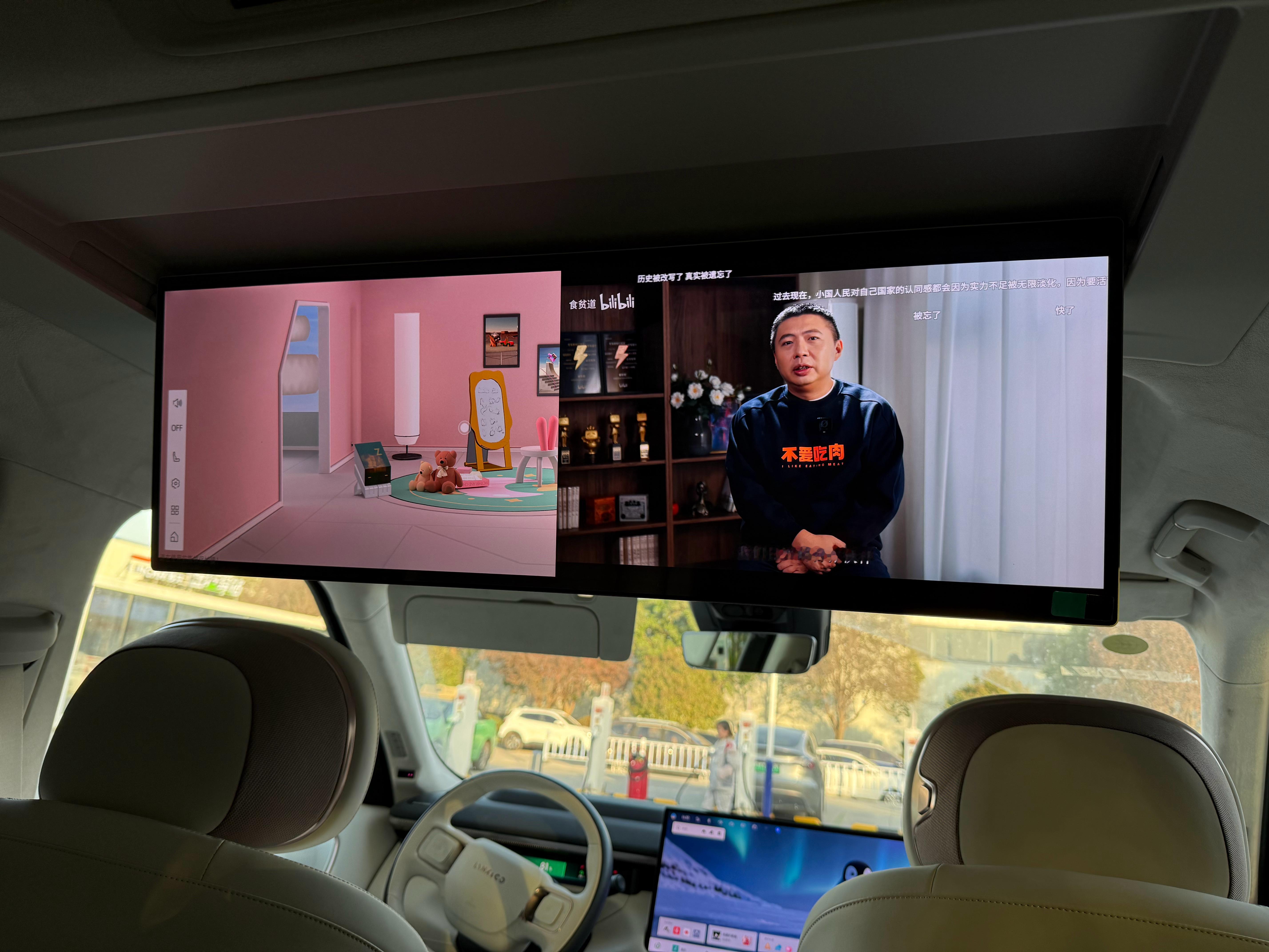 来给领克900充电打开二排娱乐屏，看一会饼叔二排这个座椅如果有一键躺倒就好了