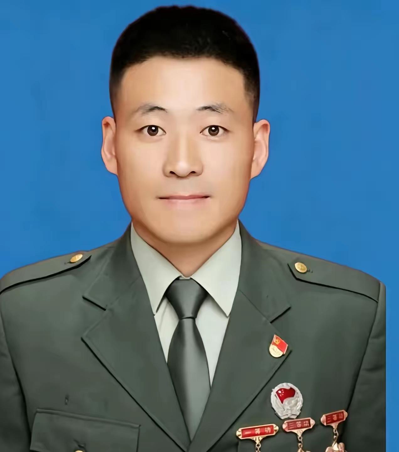 邓招香，男，1988年出生，贵州威宁人，退役军人，服役期间荣立一等功1次、三等功