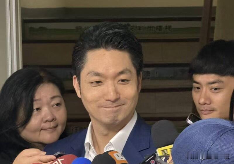卓荣泰称不副署比例为3.8%蒋万安怒呛：还好意思出来说台立法机构负责人韩国