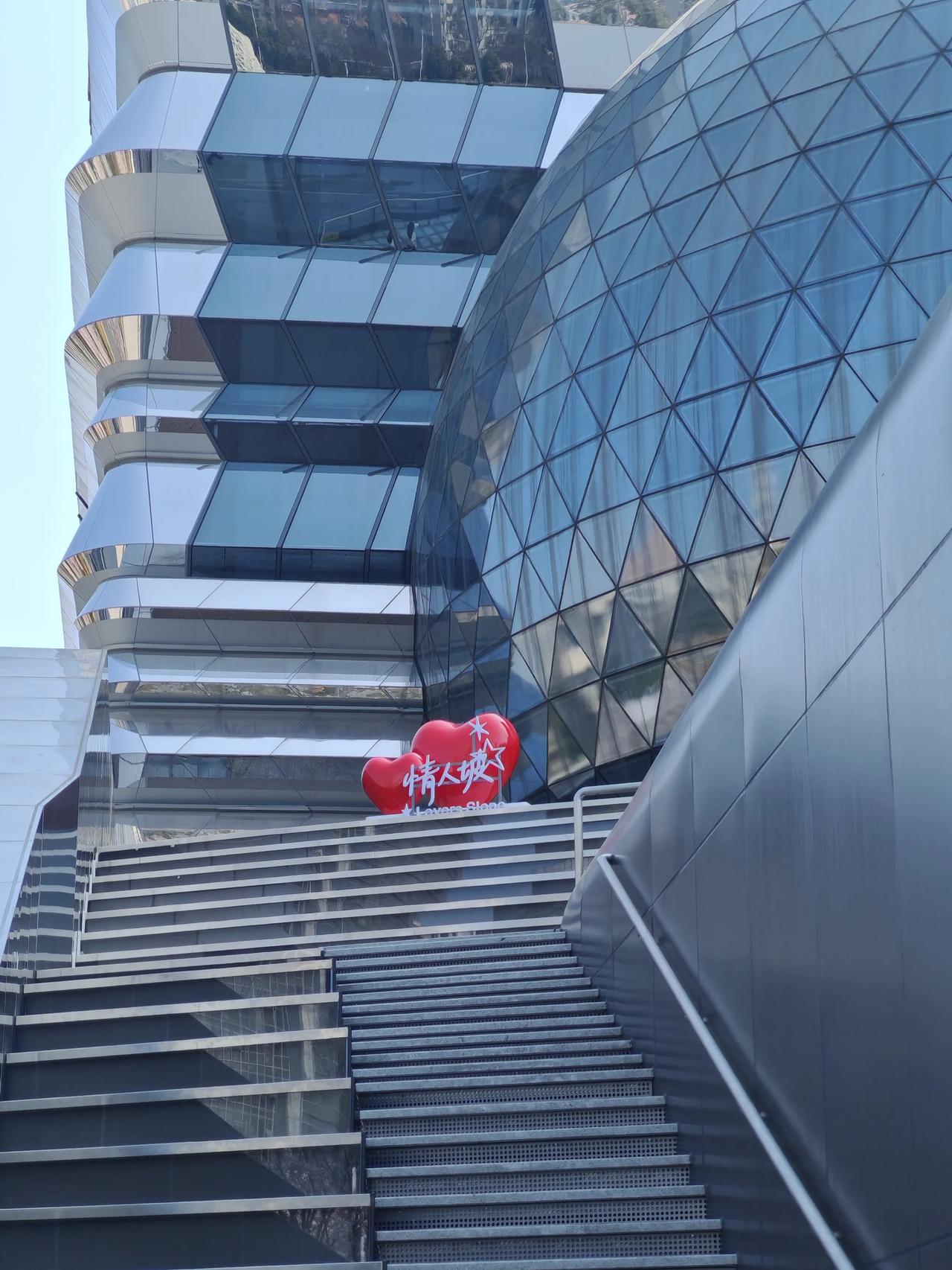 ，光谷广场一道令人回味的别致景点。