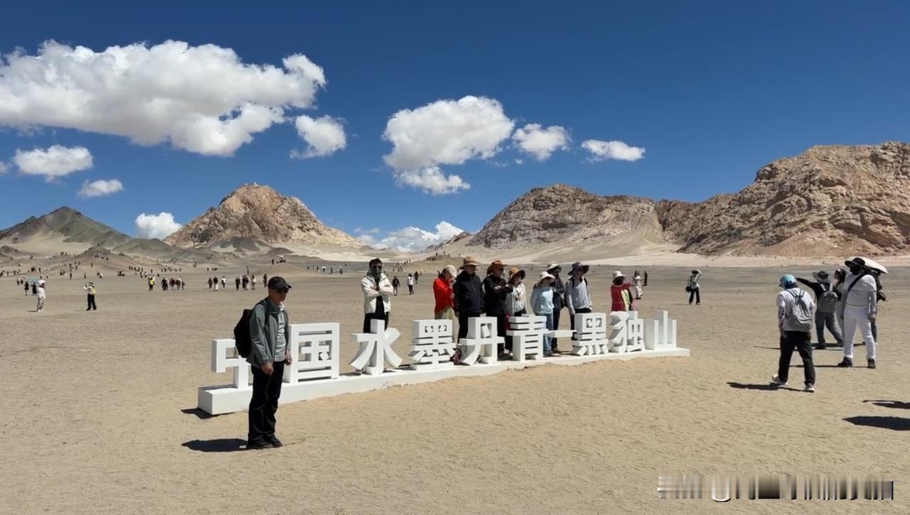 骑行博主刘伟元从甘肃嘉峪关骑行至青海黑独山，现已顺利抵达。黑独山景区门票60元，