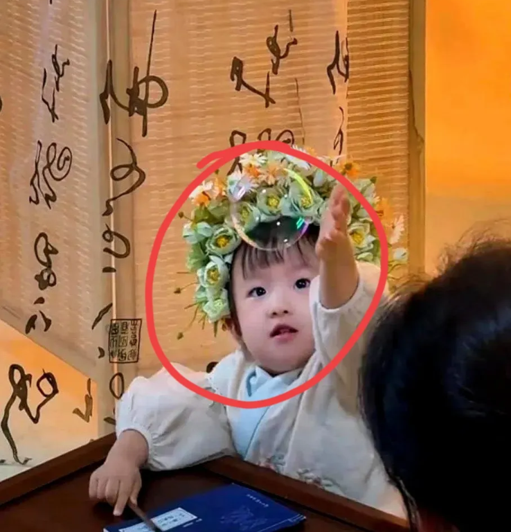 黄一鸣：王思聪最爱是我！黄一鸣在直播间说：王思聪追我的时候，每天在我直播间刷