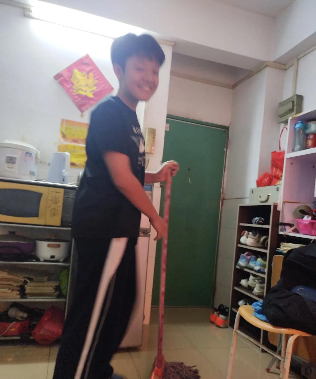 现在的孩子可能是电视剧看多了吧，觉得随便出去打个暑假工，都可以拿到1万几千块钱！