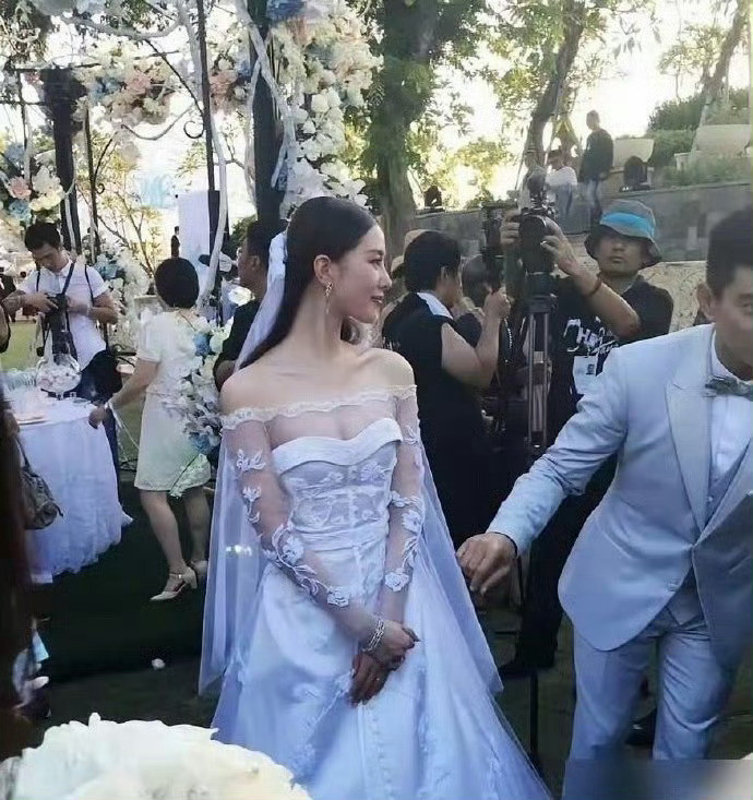 这样的婚礼已成绝唱，内娱难再寻了！不得不感叹一句刘诗诗超美