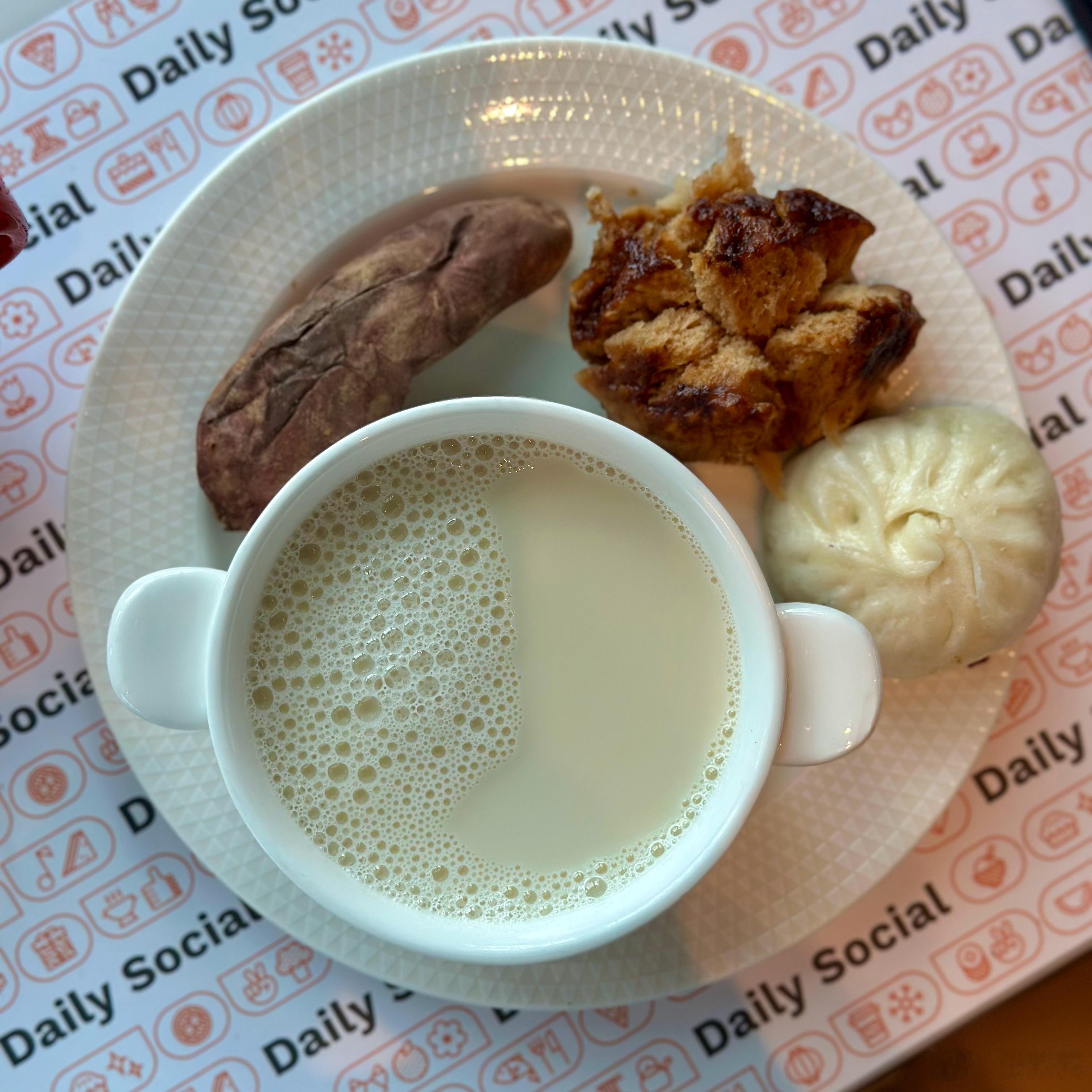 早餐吃了红糖馒头和小笼包，久违了。成都·成都恒邦天府喜来登酒店