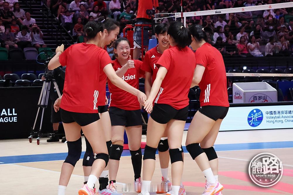 组照（上）：一连五日的2026世界女排联赛香港站的比赛将于8日揭幕。中国香港排