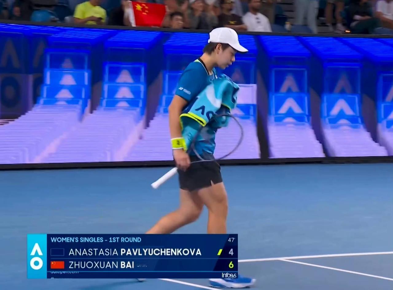 2026澳网女单首轮，白卓璇6-4拿下中国球员首盘胜利。上午张之臻没能取得开门