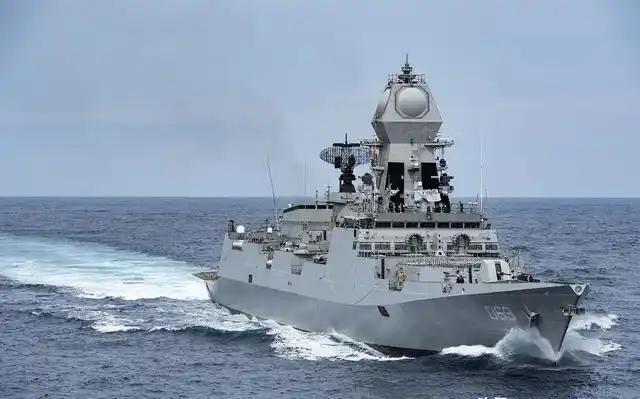 全球十大驱逐舰排行，谁能坐稳全球驱逐舰战力头把交椅？东方大国双舰强势霸榜前列，欧