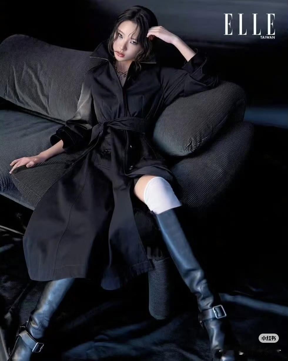 小S两个女儿上杂志封面颇有当年大小S的风范你觉得两个人谁更有明星范？小S