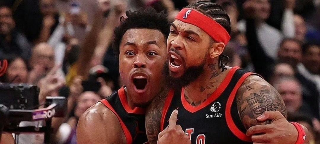 去年全联盟都觉得猛龙签英格拉姆是昏招，现在看，简直是抢劫。年薪才3200万。