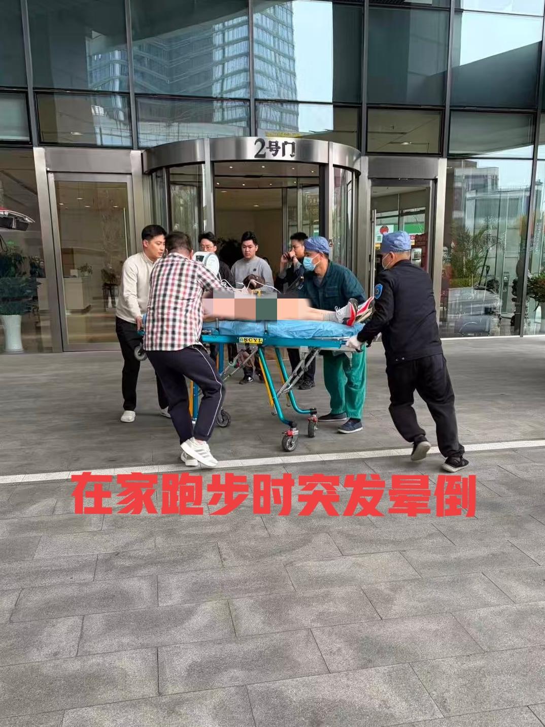 希望这消息是假的！据说张雪峰在家跑步时候突然晕倒，救护车及时推下来去医院抢救