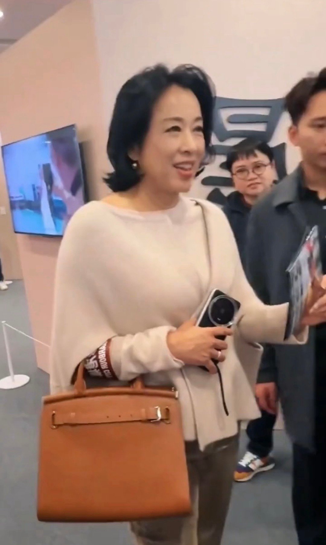 郭晶晶婆婆朱玲玲富贵相No.1，五官每一个都完美，这长相想穷也难