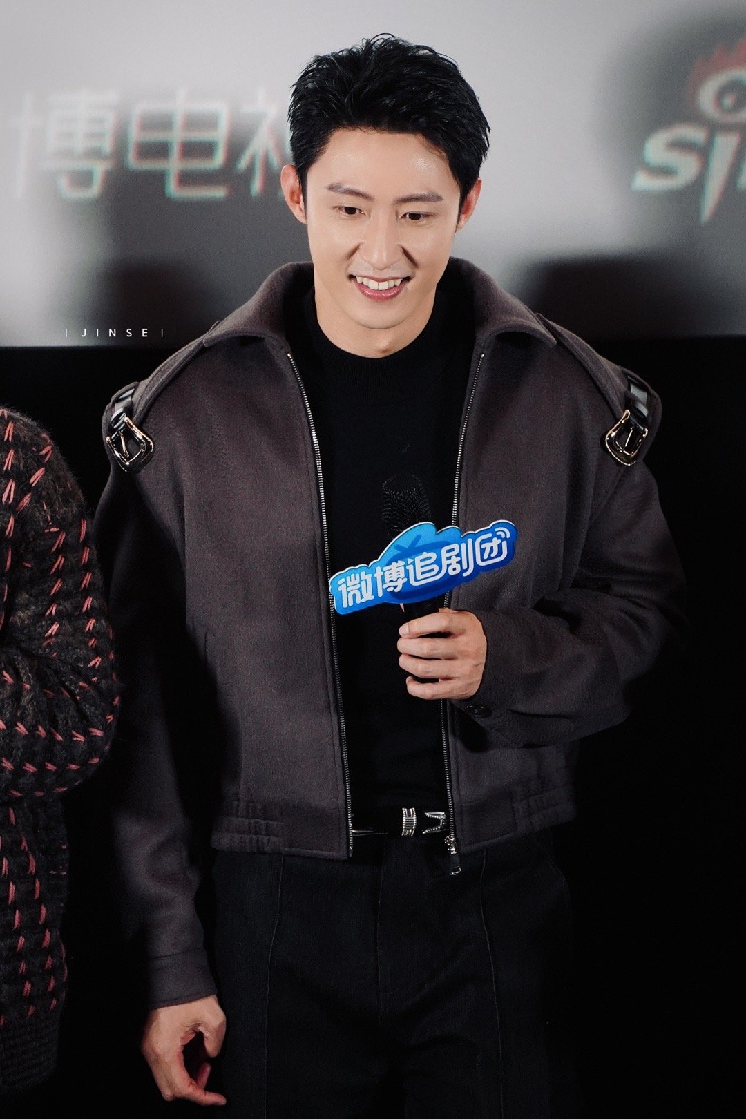 早知道黄景瑜这么搞笑留春晚看了不愧是我们黄景瑜哥啊！真的是随时随地都能上演节目啊