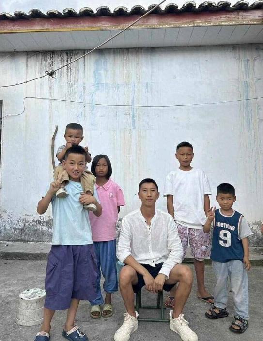 四川凉山这事儿，听后真的让人唏嘘。爹妈刚没，俩亲姑姑转手就把侄子侄女唯一的房子给