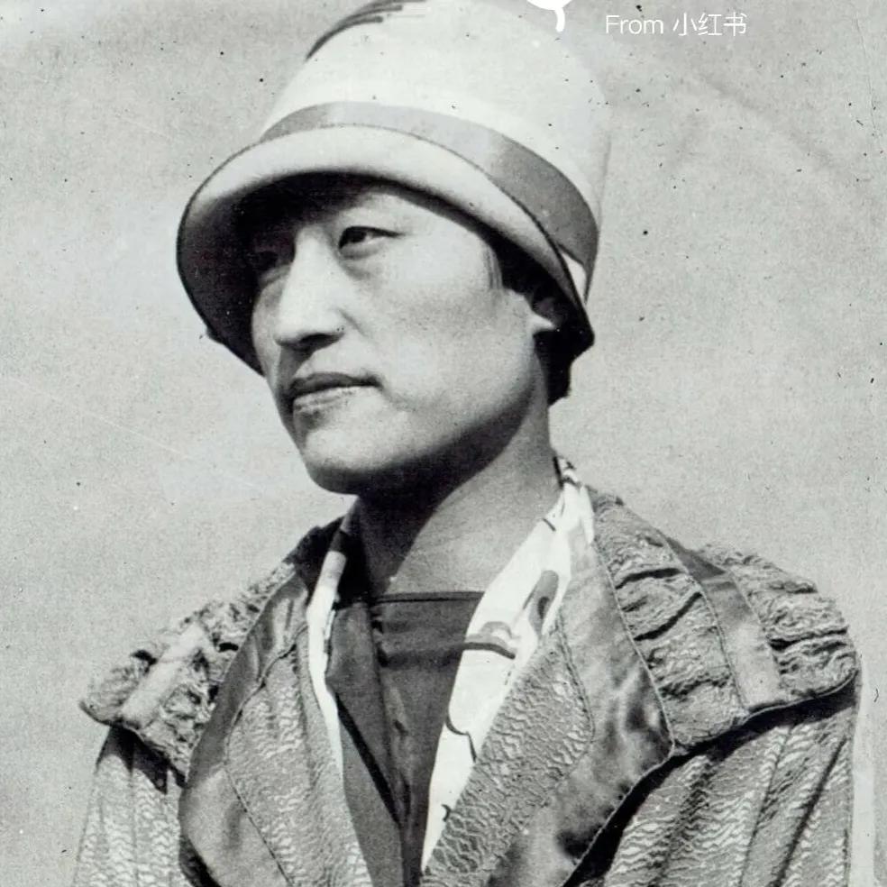 1927年，蒋介石第三任妻子陈洁如，准备前往美国时，一张罕见的留影，看起来心事重