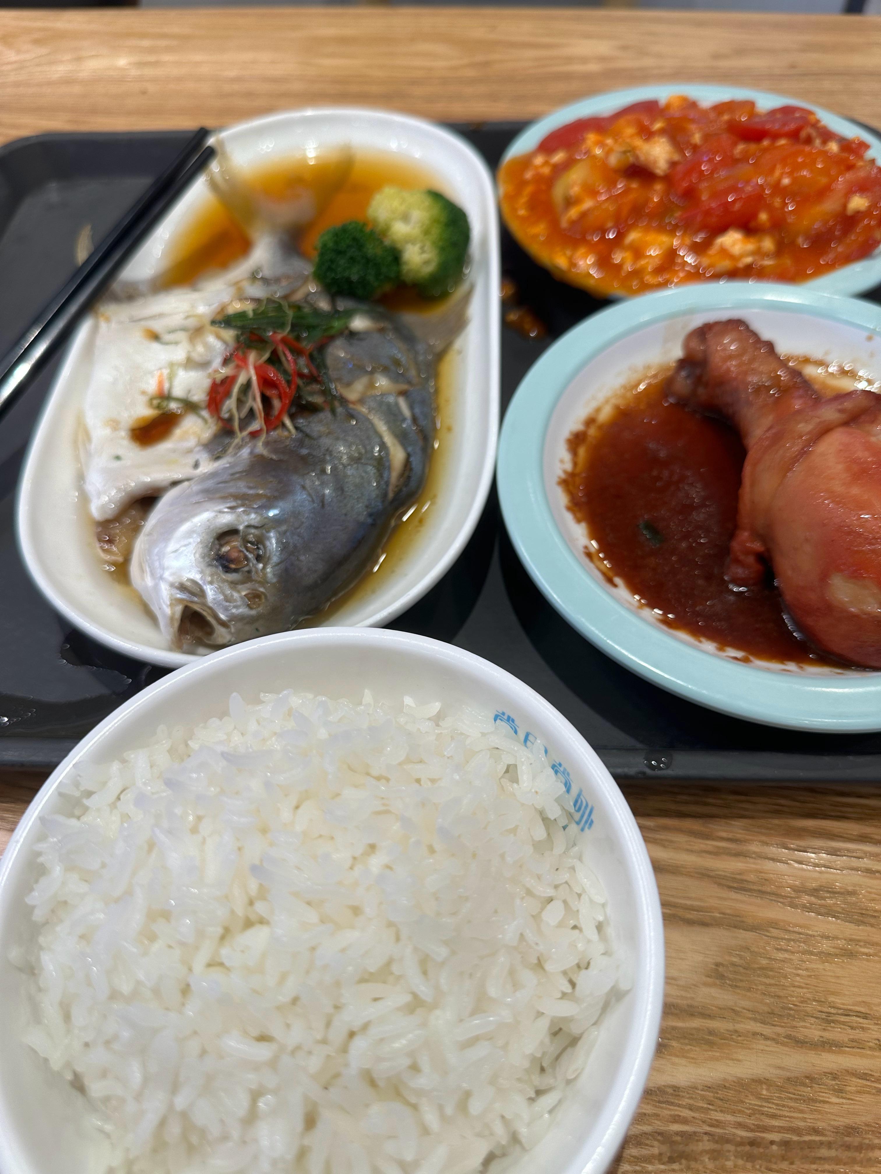 天太热了，要多吃一点鱼+鸡腿🍗+西红柿炒蛋