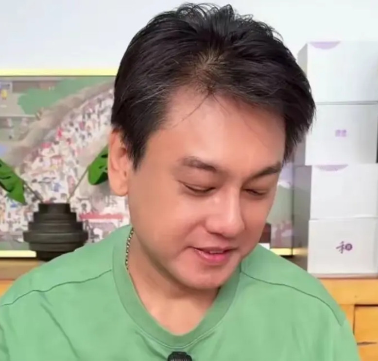 言承旭的后续效应来了！今晚朱孝天直播，一开播就是满屏的问号啊：言承旭去看大s了