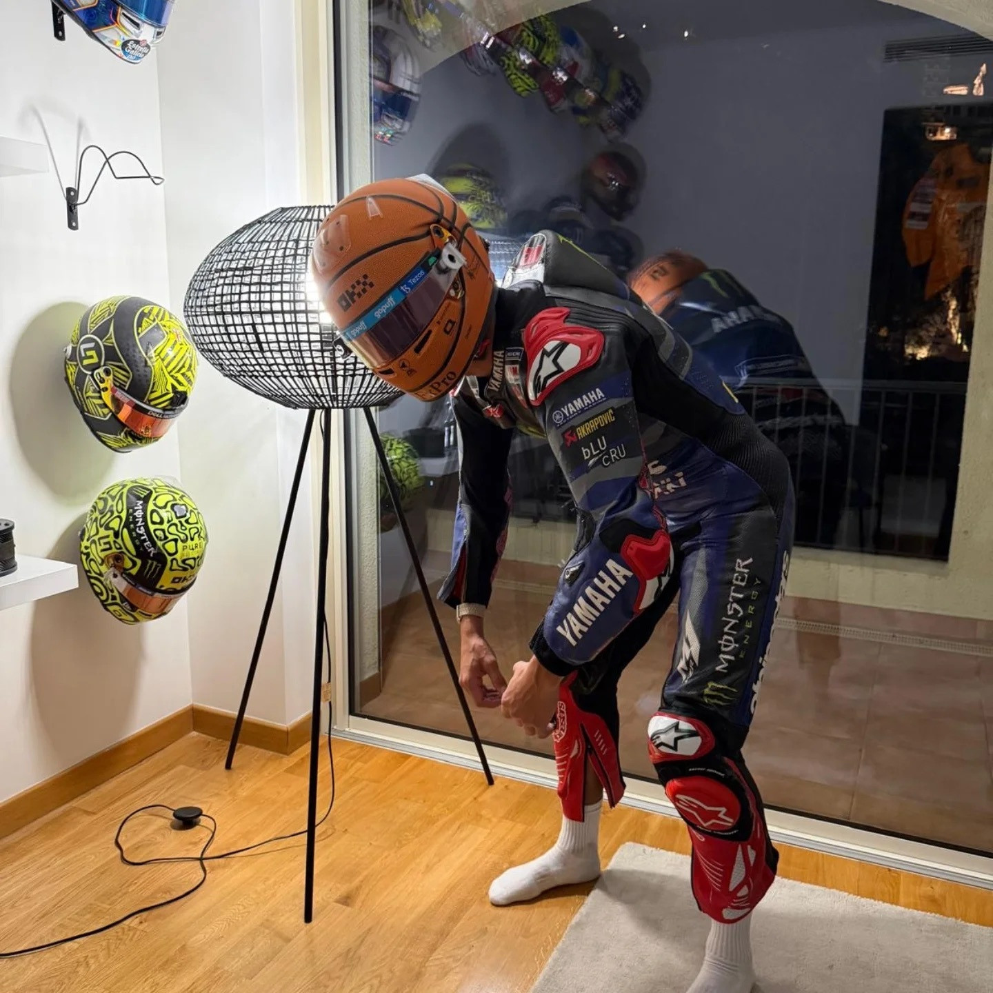 诺里斯的万圣节装扮是cos夸塔拉罗😂F1万圣节​​​