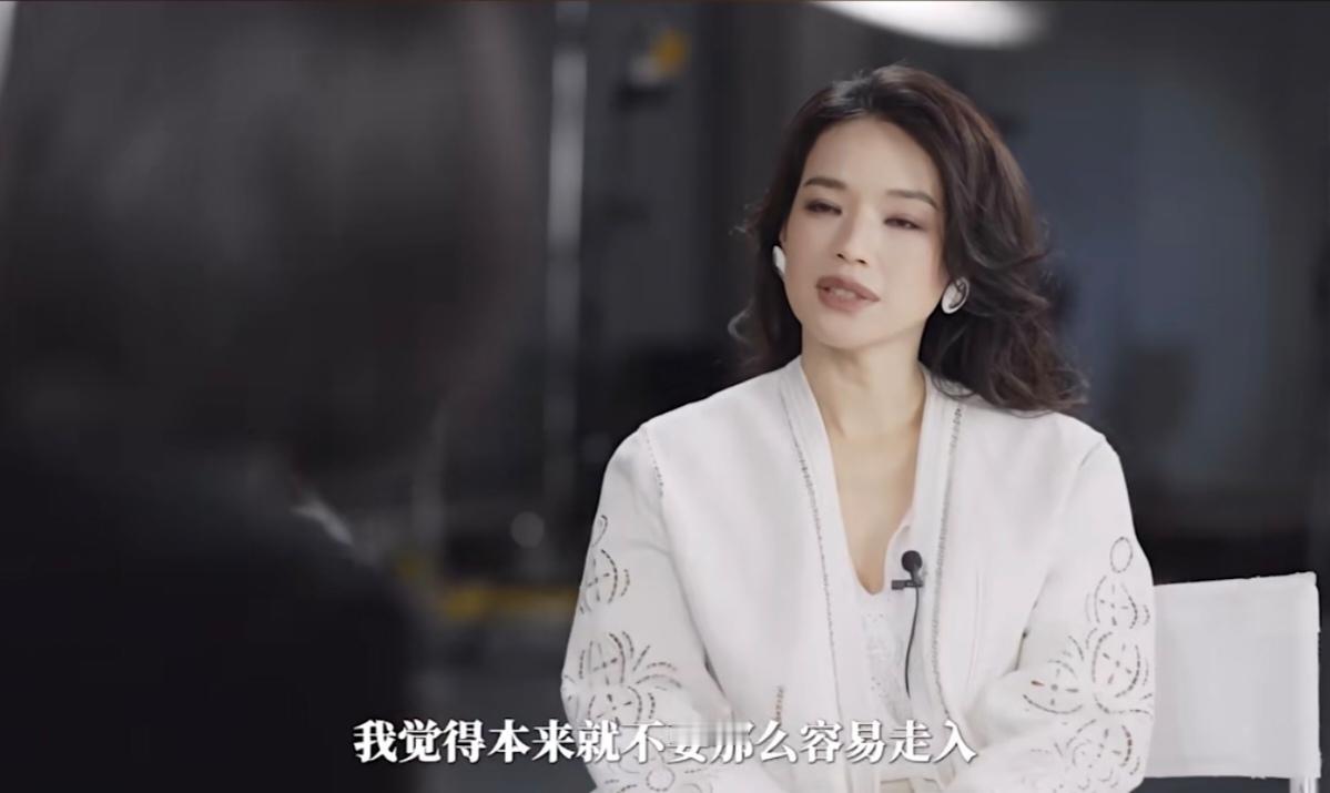 舒淇谈对婚姻和人生的看法，说：“我觉得本来就不要那么容易走入婚姻，因为现在时代跟