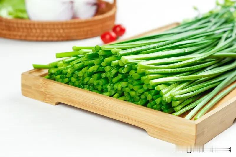 韭菜是没有农药的，最保险的就是韭菜，说韭菜打农药纯牌是胡扯。