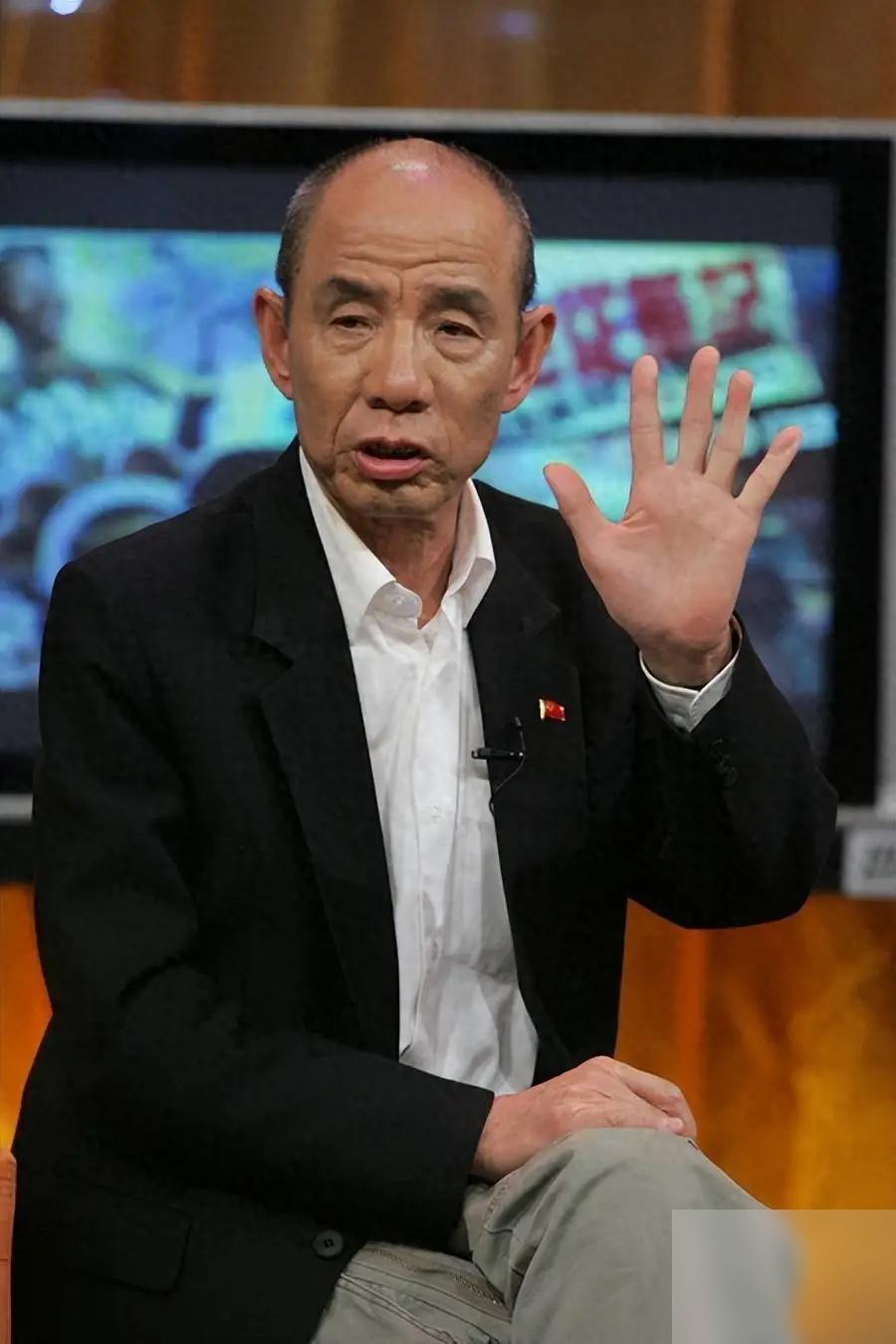 非常真诚的人生忠告：“永远都不能炫耀的三件事：第一，别炫耀你的钱，也别把名气当护