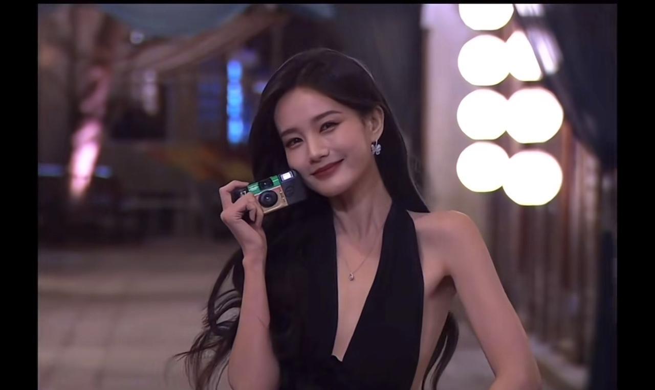 好奇怪，李一桐明明颜值很好看演技也不差，为什么就是不红呢？同个时期的演员也好