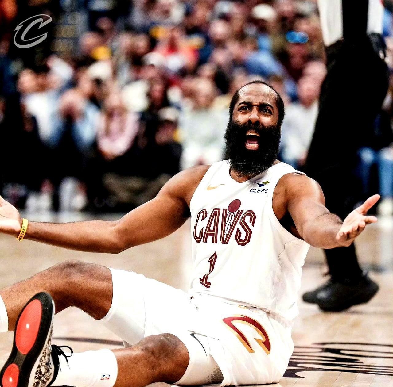 加内特直接敲桌子，点名NBA总裁亚当·肖华：你到底在看谁的比赛？一个场均轰下2