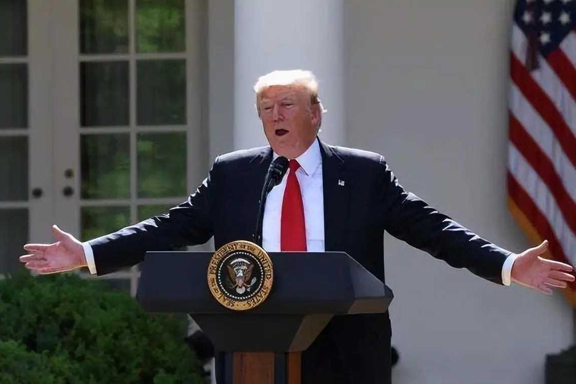 中美博弈惊现大反转！美媒揪出猫腻：特朗普竟悄悄“倒戈”中国，霸权铁拳沦为笑话！