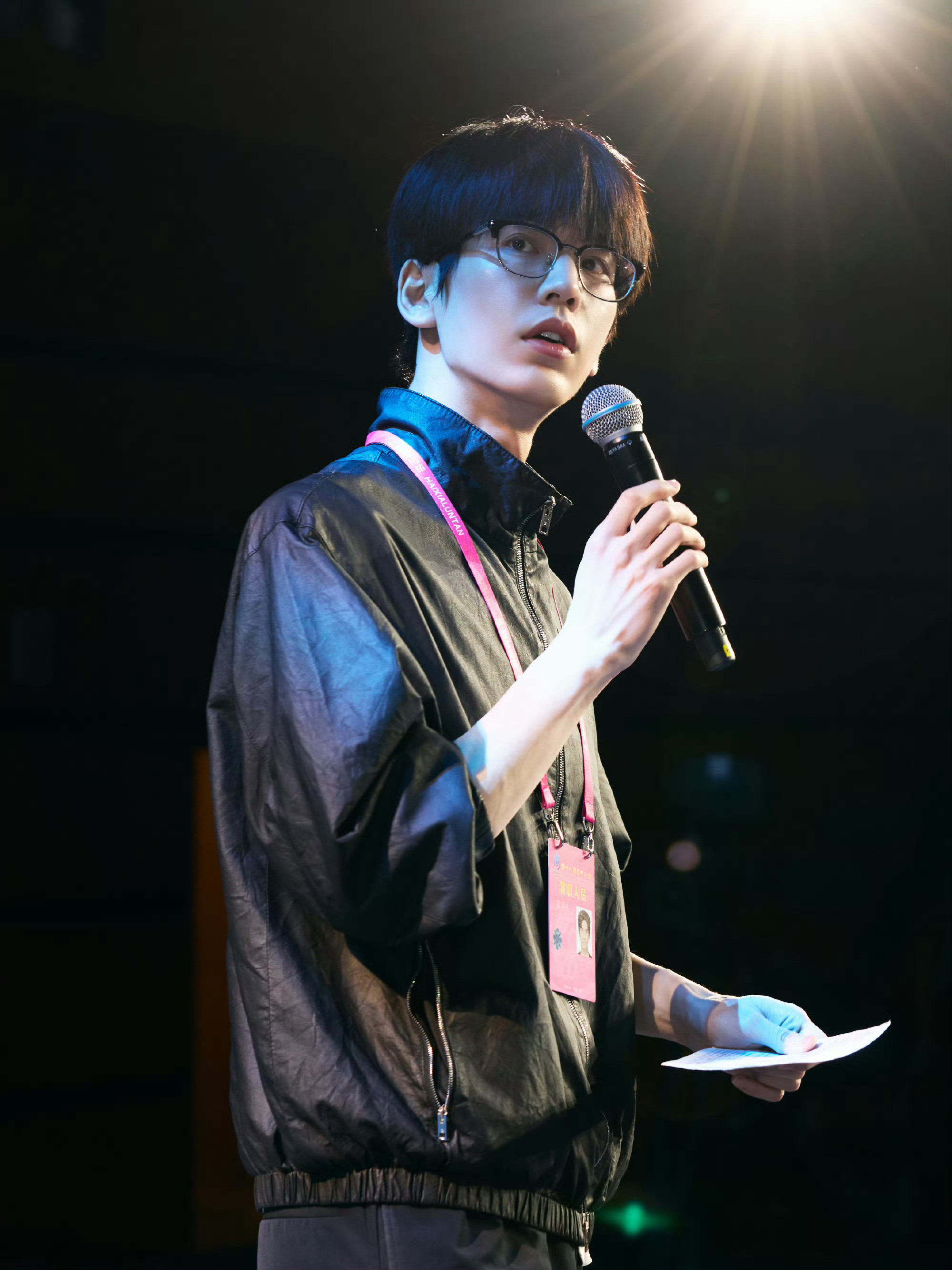 张凌赫｜张凌赫体制内男友看见青年演员的格局与担当。总能被你的闪光点狠狠打动