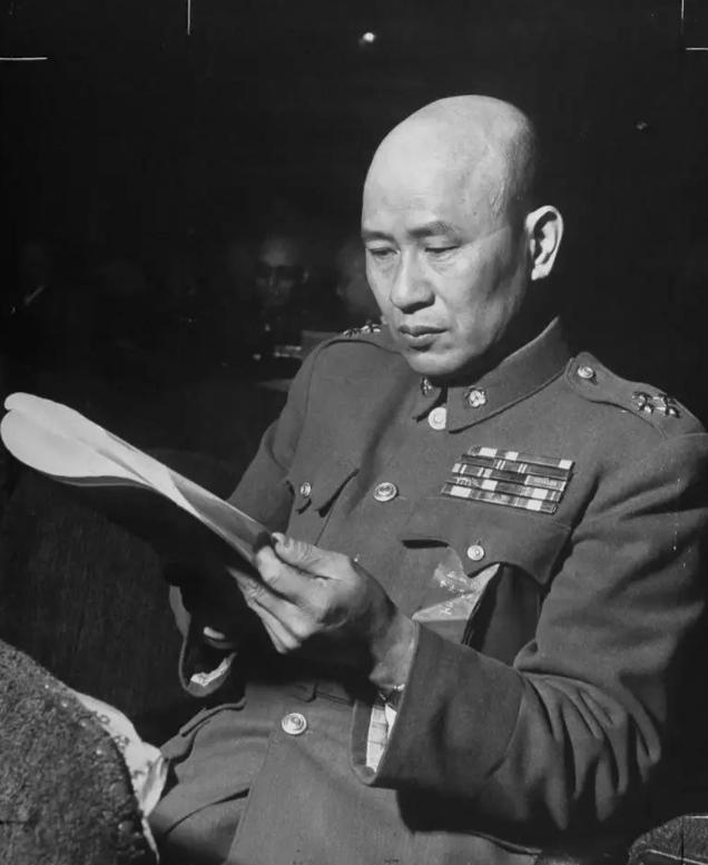 中央决定长征是非常秘密的，连很多红军高级将领都不知道，但是，白崇禧却提前半年就预