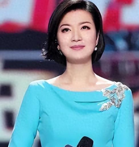 上海主持界“一姐”陈蓉和老公是相亲认识的。33岁那年，她迫于年龄焦虑去相亲，结果