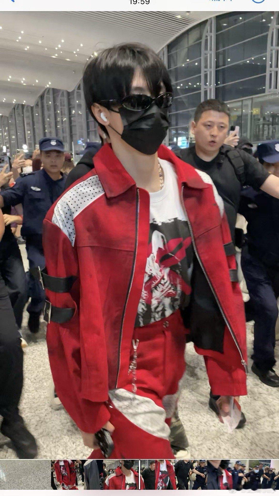 好像奥特曼呀，帅晕了​​​