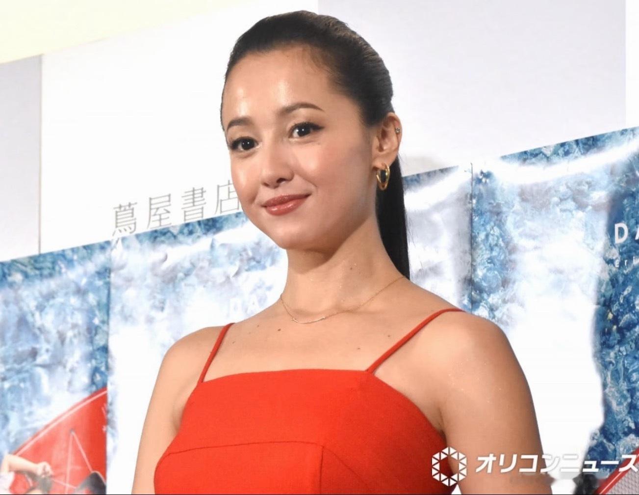泽尻英龙华是真厉害，吸了几十年还能长这样，我将不再相信任何保养和医美…