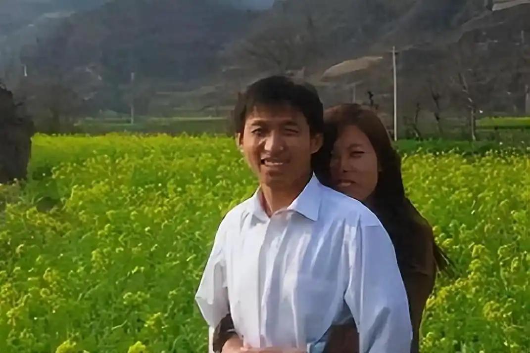北大法学高材生陈长志陪毁容妻子整容花光积蓄，创业又亏掉200万。最绝的是，他那个