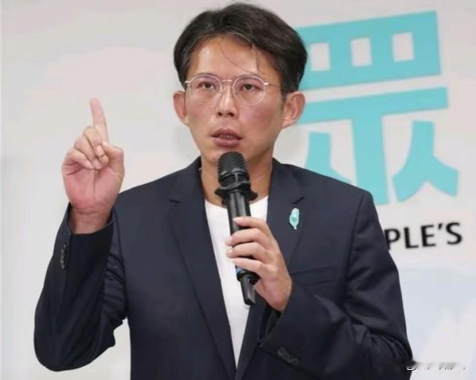 昨天解放军围岛军演，台海民众党主席也跳出来表态了！12月29日，黄国昌在接受媒体