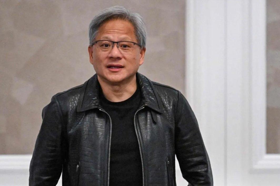 黄仁勋最近在台北说了句大实话。这位英伟达CEO晚上九点多回到下榻饭店时，被守候的