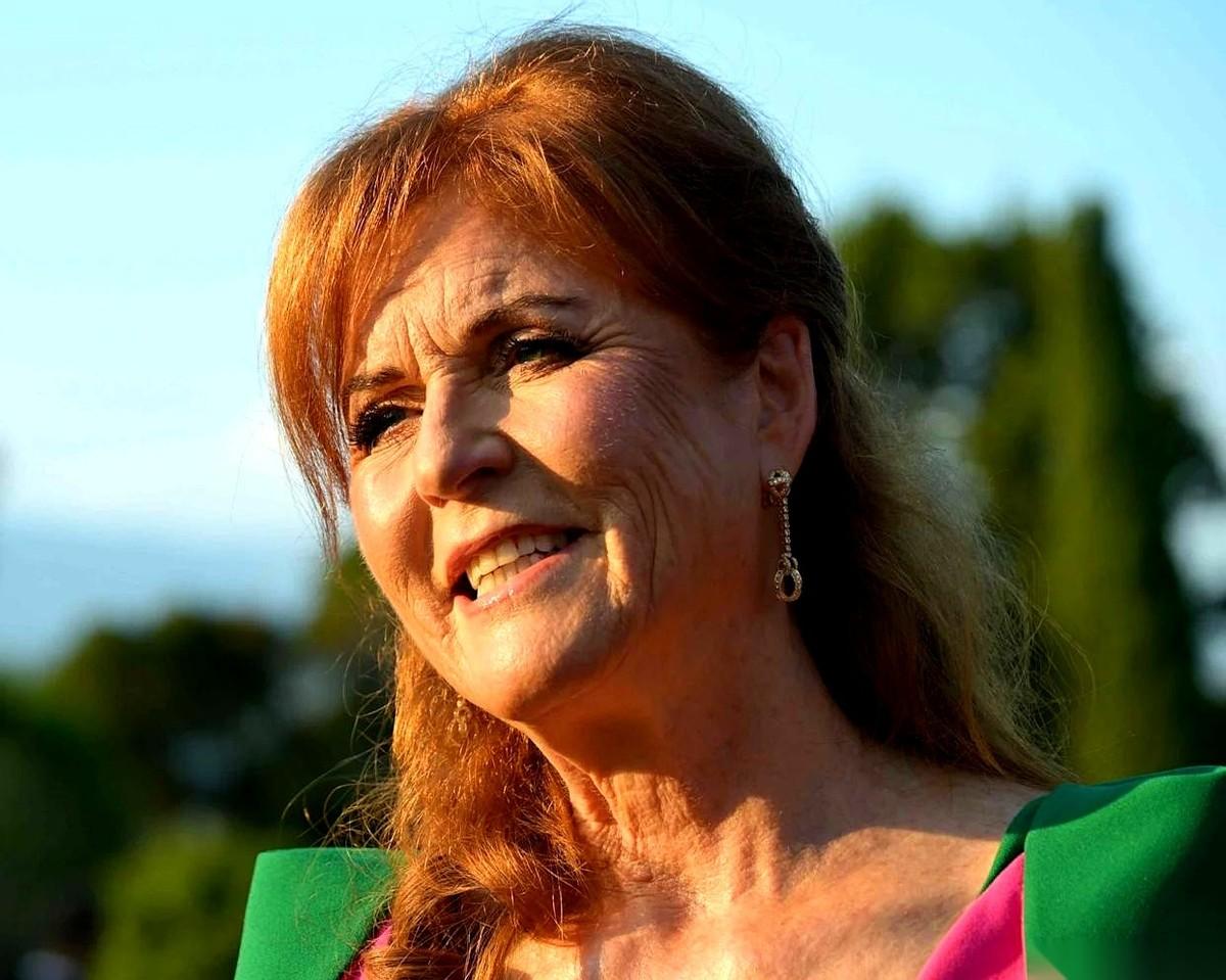 一个66岁的前公爵夫人，不住温莎的大别墅，偏偏要跑去伦敦地铁边上，看一个不到50