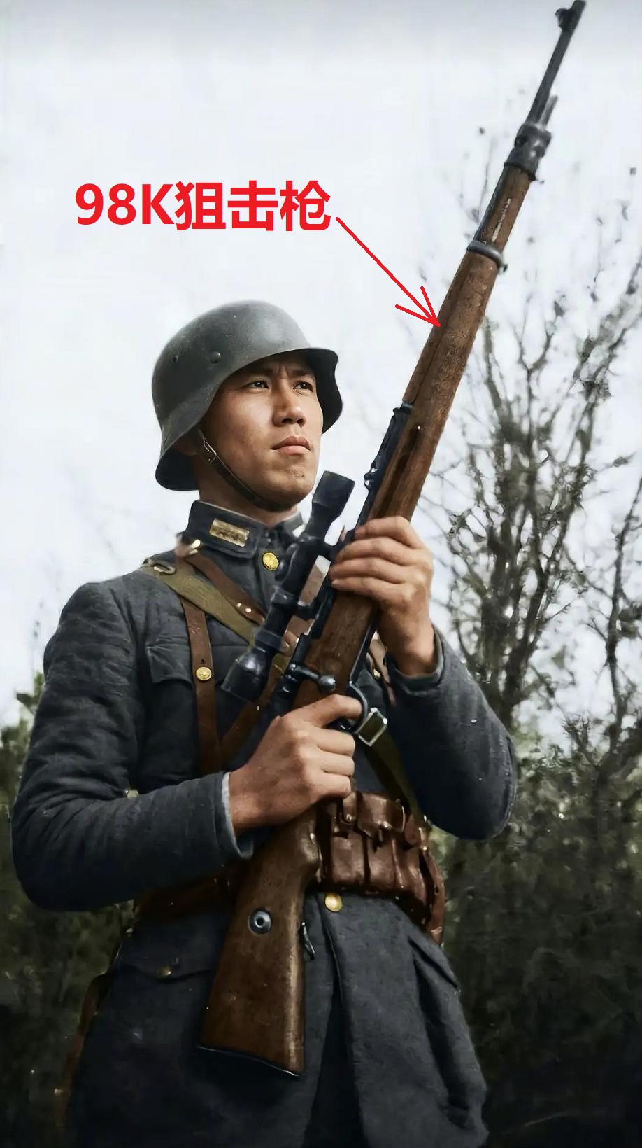 1937年，一名手持98K狙击步枪的中国德械师士兵。这位狙击手长得人高马大，很帅