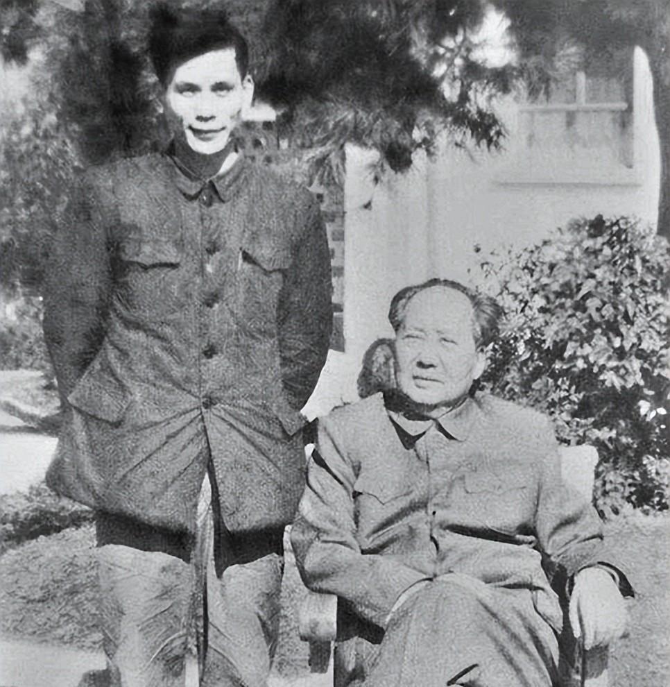 1967年，毛主席的警卫员李连庆，回老家探亲，村里的老少爷们都笑话他：“可别学他