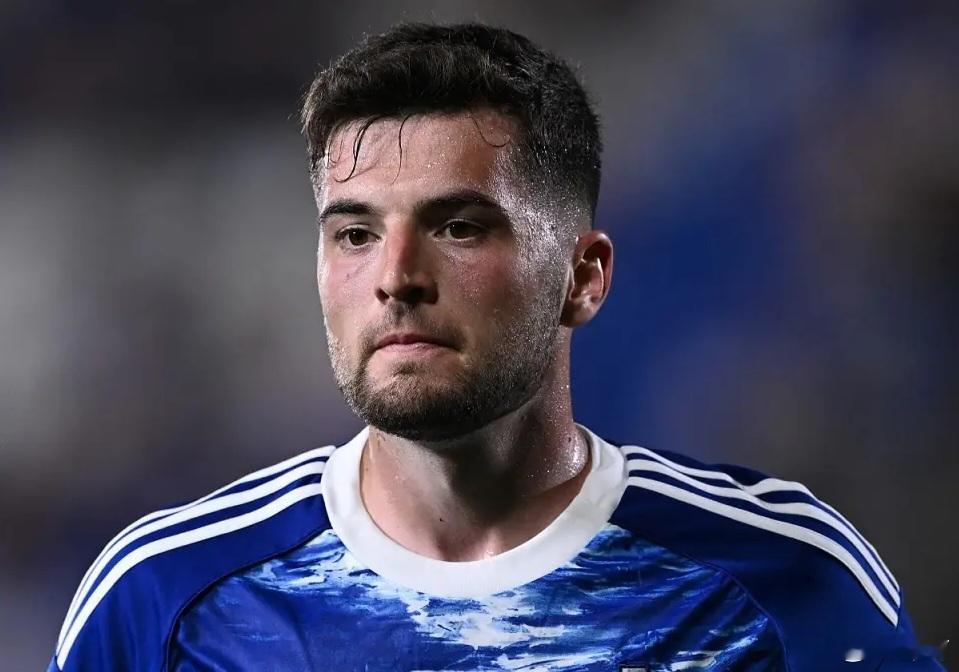 根据Sportklub的消息，科莫中场球员巴图里纳在对阵尤文图斯的比赛中扭伤了脚