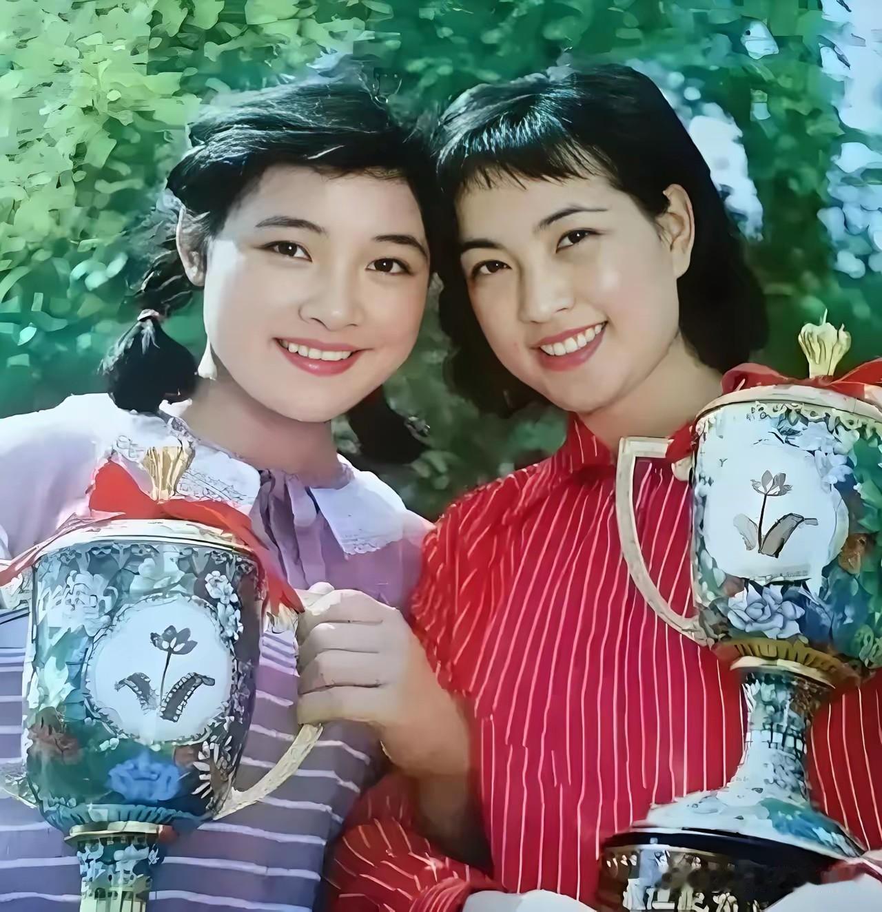 岁月不饶人啊！现在也都是奶奶级别的人了！