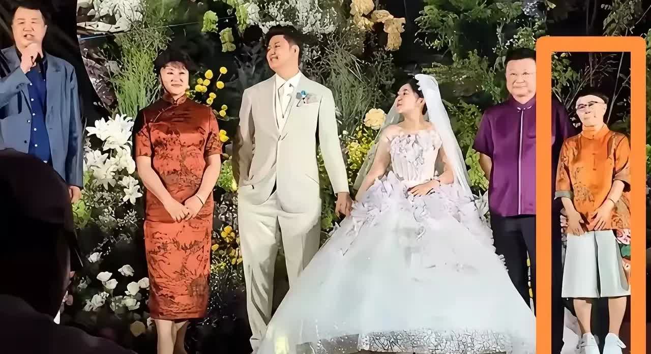 欣赏不来金龟子这种造型，一个女人搞个锅盖头，不男不女的，女儿的婚礼上穿个大裤衩，