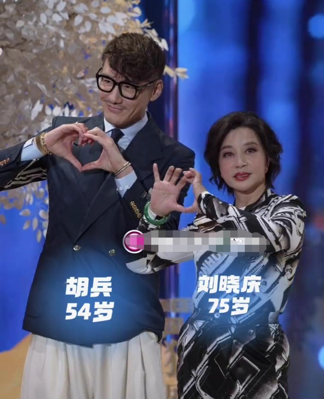 毫无疑问，75岁刘晓庆这状态没有人不会羡慕！演艺圈两位不老男神和女神的一次同