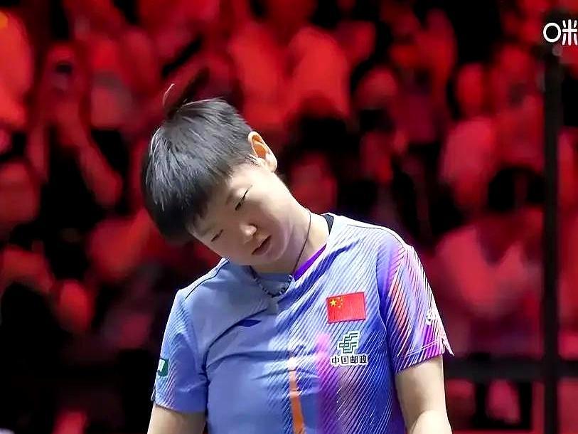 顶级竞技场上，最残酷的错觉叫“她放水了”。新加坡半决赛首局，孙颖莎直接轰出