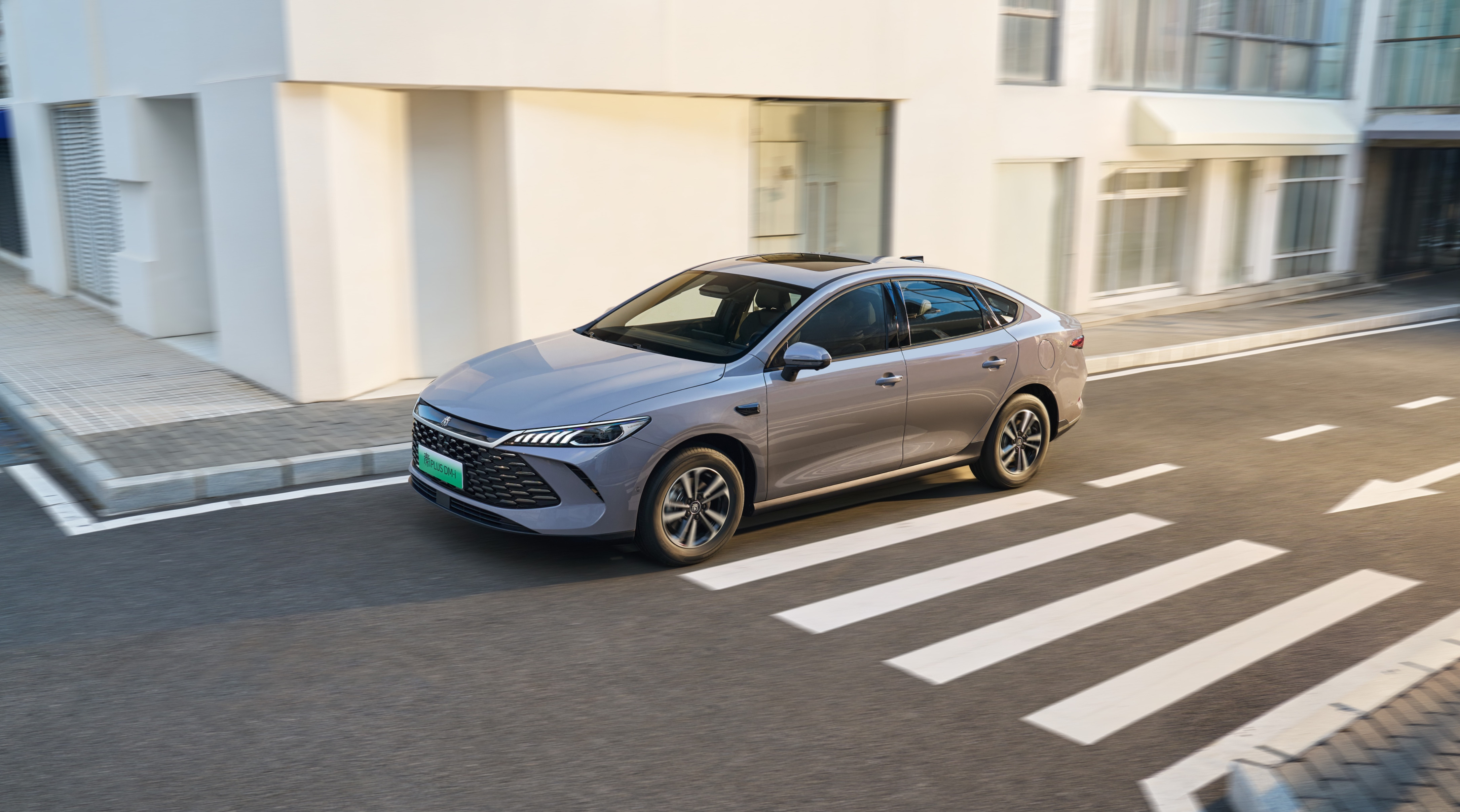 一月刚过去三分之一，比亚迪就来了一波王炸：给秦PLUSDM-i、海豹...