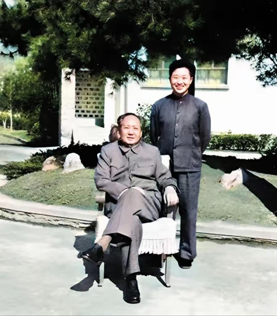 1964年这张老照片，藏着毛主席和卫士最动人的日常看到这张1964年在武汉东