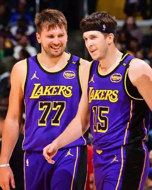 东契奇赛季报销后里夫斯的顶薪合同稳了湖人官方宣布东契奇赛季报销，里夫斯将拥有