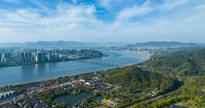 投资于人，夯实共同富裕的人力资源根基——浙江推动高质量发展建设共同富裕示范区