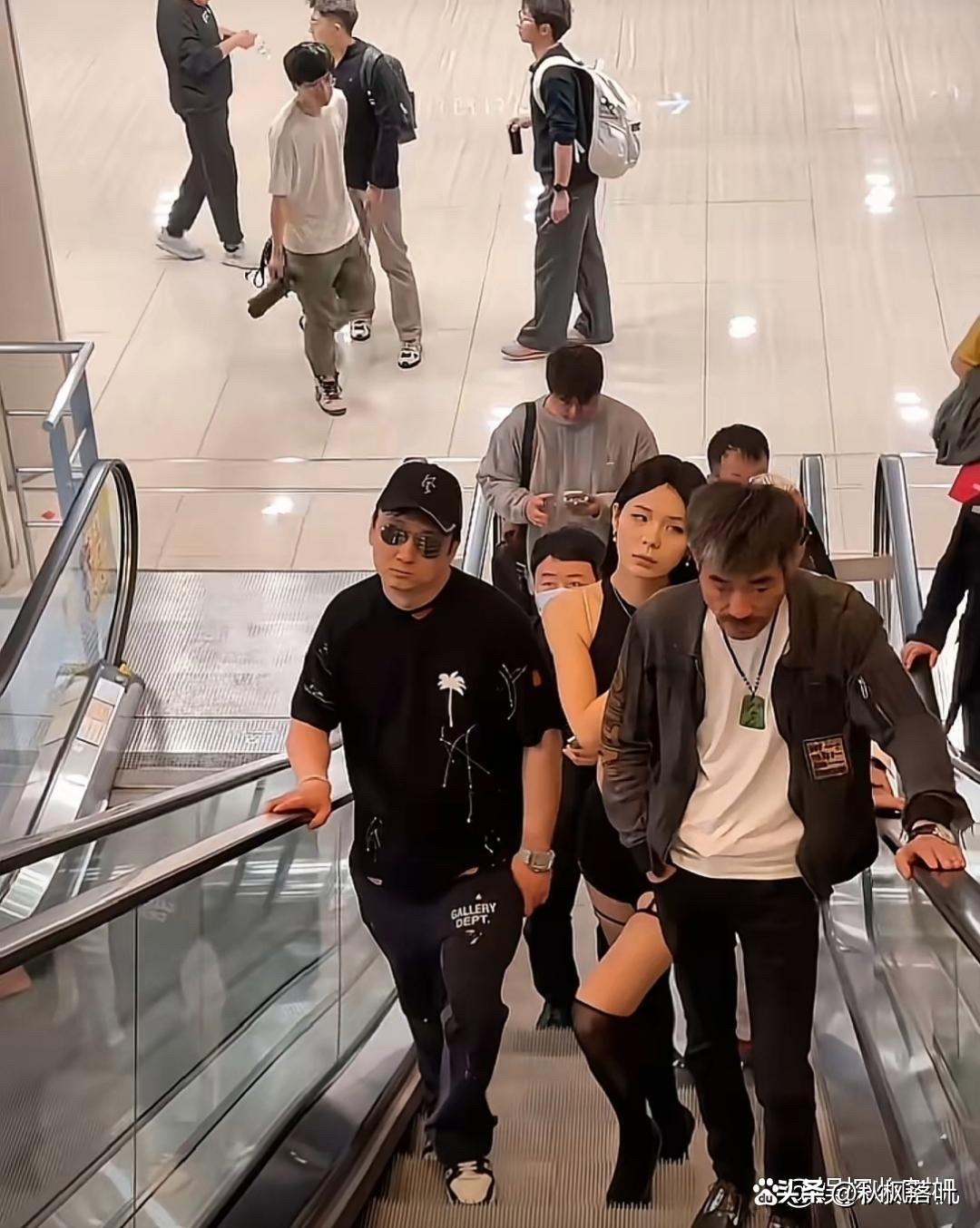 商场碰到一个帅哥，长得好像王思聪。