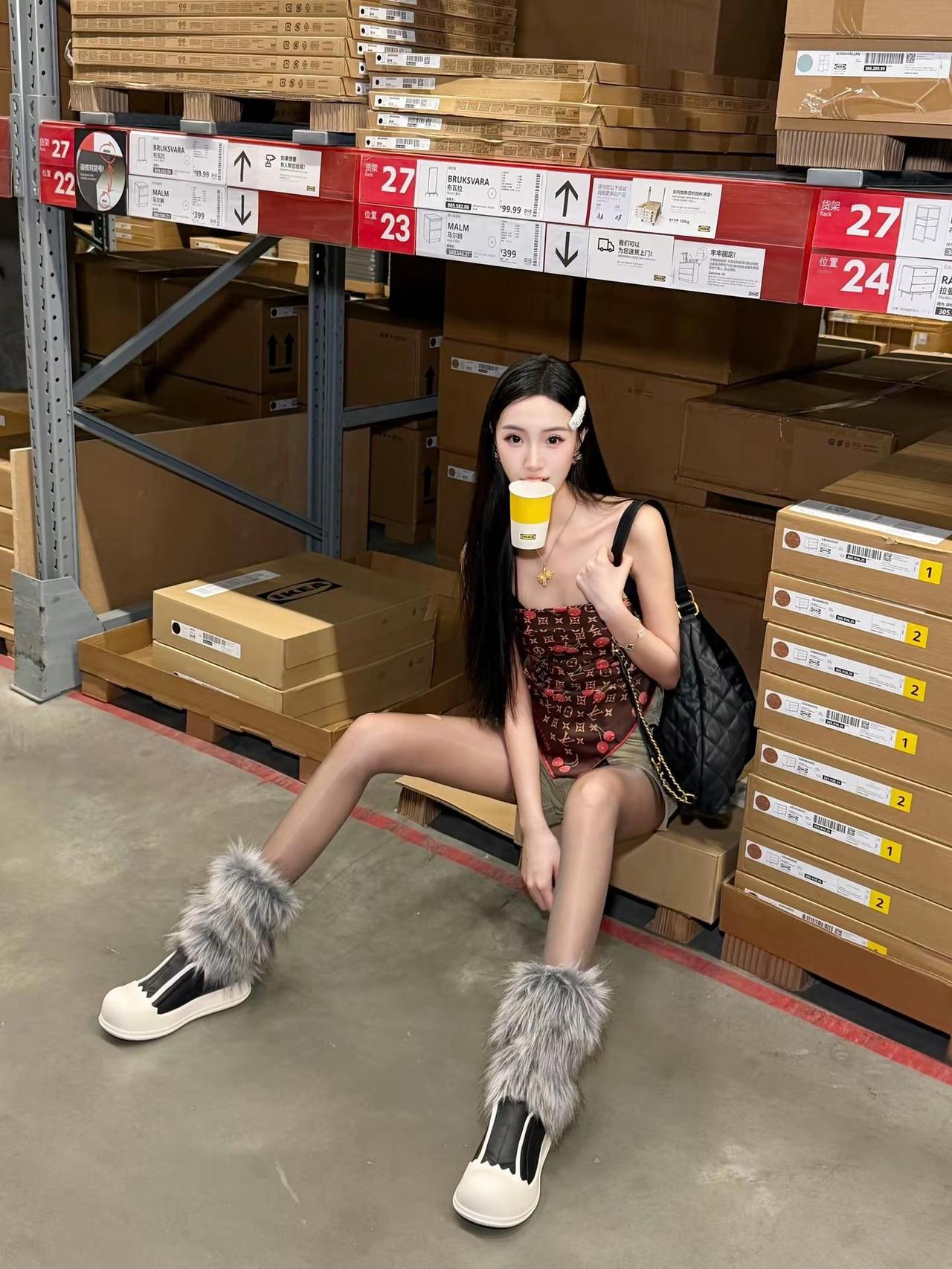 黑涩会美眉别再问我什么是迪斯科穿搭